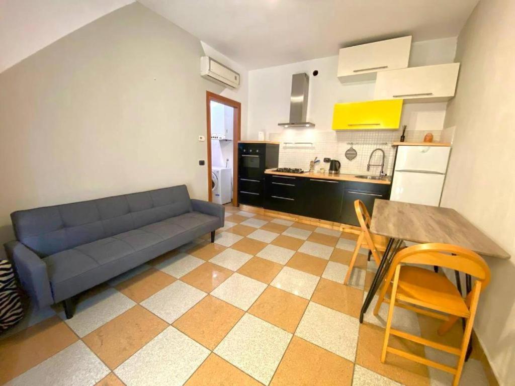 ミラノConte Rosso House, Con Doppia Terrazza In Coorte Tranquilla A Due Passi Da Stazione E Metropolitana Lambrateアパートメント エクステリア 写真